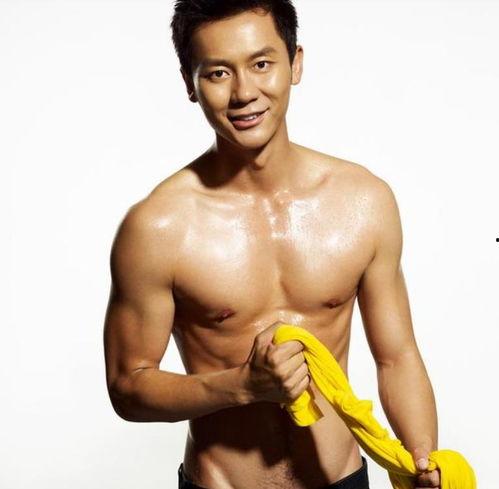 李晨紫色背景腹肌,展现健身成果与魅力